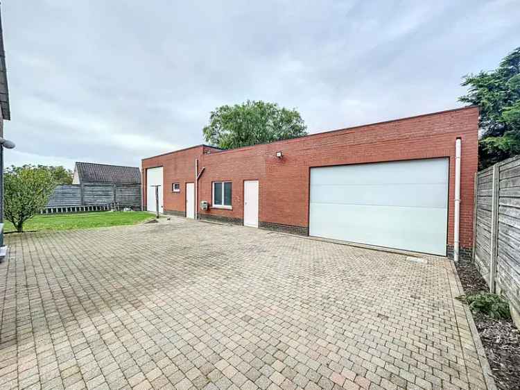 Huis te koop in Houtvenne met groot bijgebouw!