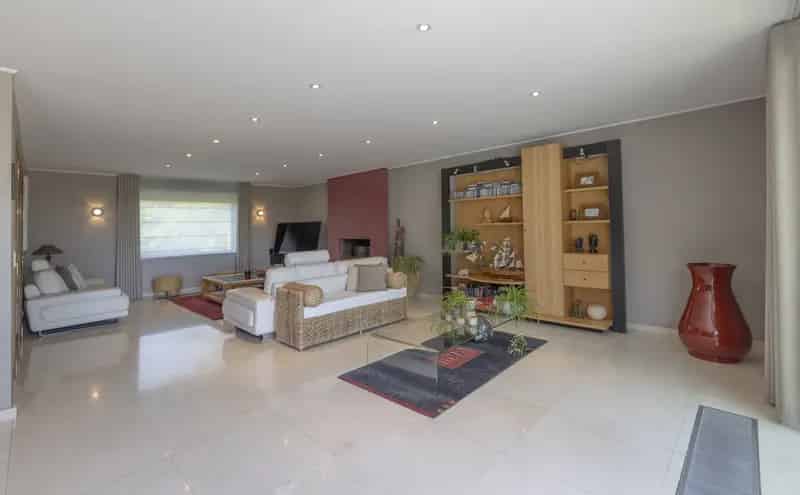 Villa te Dilbeek met Praktijkruimte en Jacuzzi