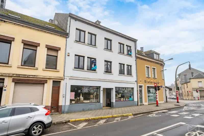 Aarlen: Opbrengsteigendom - Handelspand met 2 Appartementen