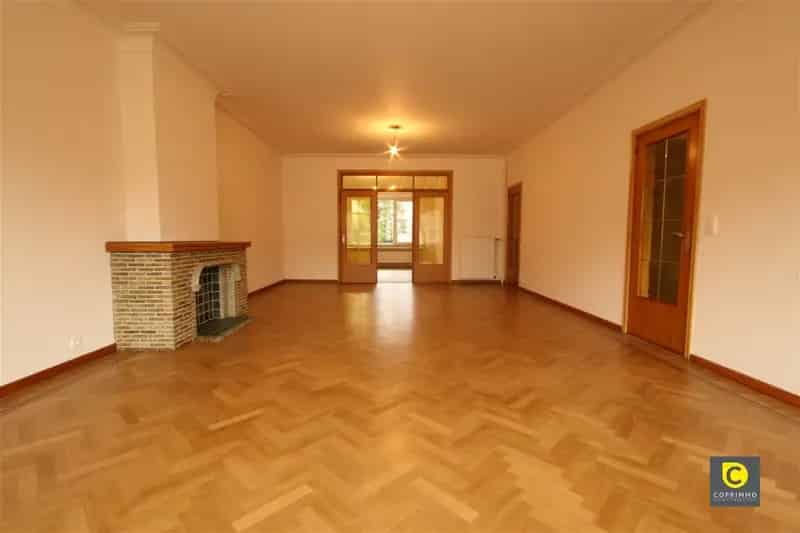 Ruim 3 Slaapkamer Appartement Te Koop