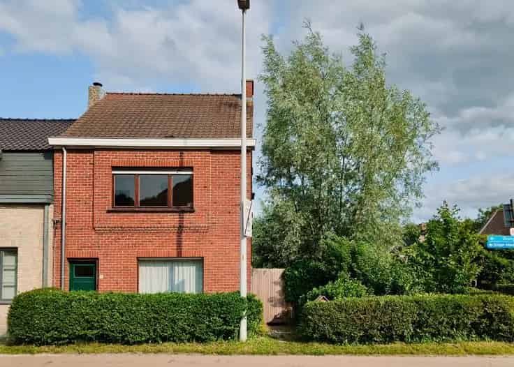 Huis Te Koop Landegem: Instapklare Woning met Tuin