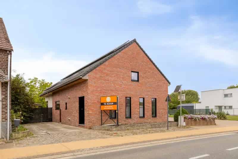 Gerenoveerde woning met 3 slaapkamers op rustige ligging