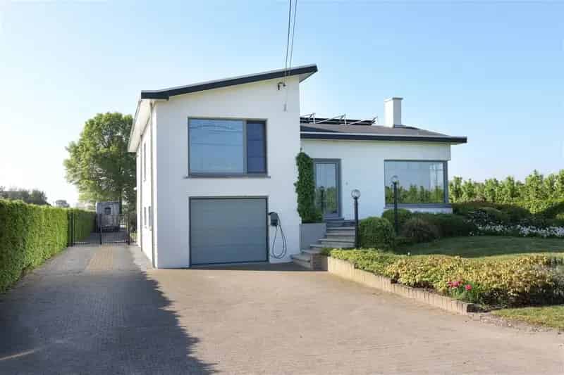 Gerenoveerde Villa met Zwembad en Paardenstallen te Huur