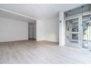 Kantoor te huur Nijvel 45m² met garage en caves