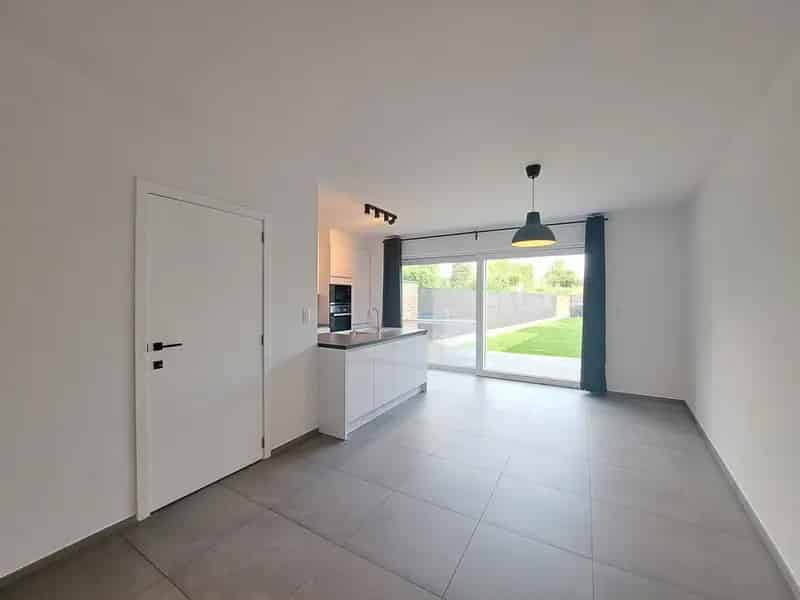 Huis te huur Rekem: 3 slaapkamers, tuin en terras