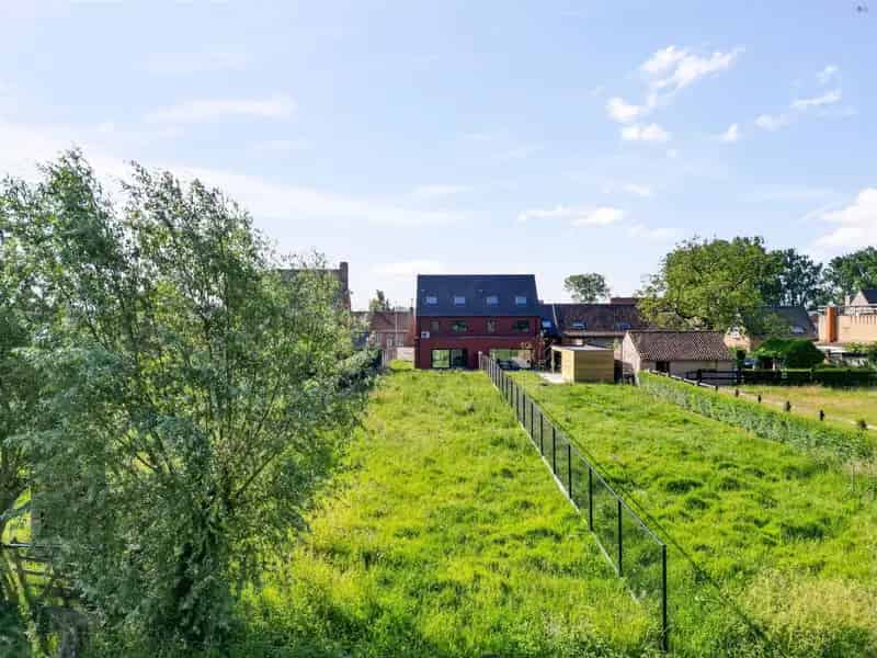 Halfopen Bebouwing 768m²