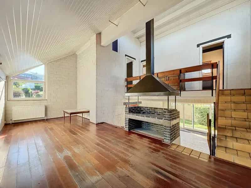Te Koop: 4-Front Villa Waterloo 2 slaapkamers Grote Tuin Garage