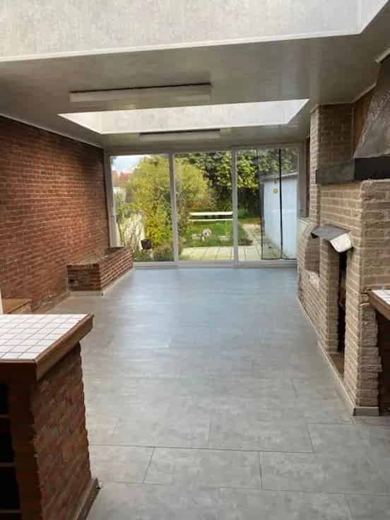 Te renoveren huis met 2 slaapkamers grote tuin