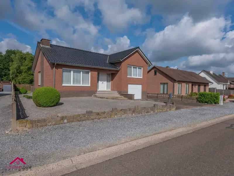 Huis te koop: Splitlevel woning met garage en 6 zonnepanelen