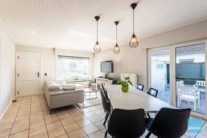 Bungalow te koop Wichelen: Rustige ligging nabij dorpskern