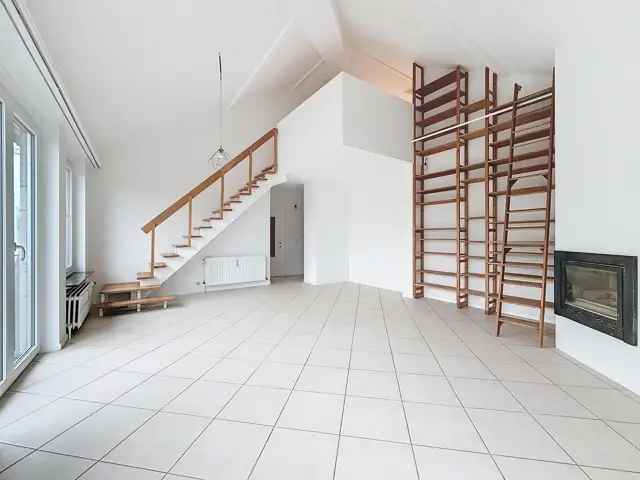 Huur appartement duplex in Uccle met 1 slaapkamer nabij Parc du Wolvendael