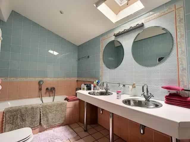 Ruim Lichtrijk Appartement Eerste Verdieping