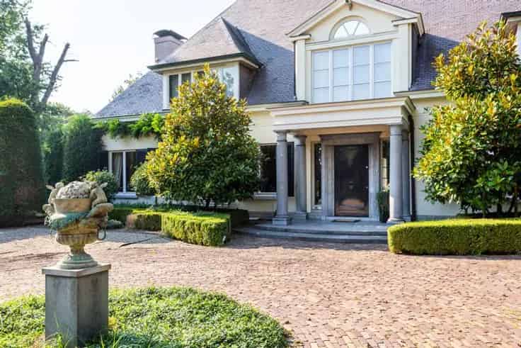 Villa Te Koop: Exclusieve Villa met Binnenzwembad en Spa