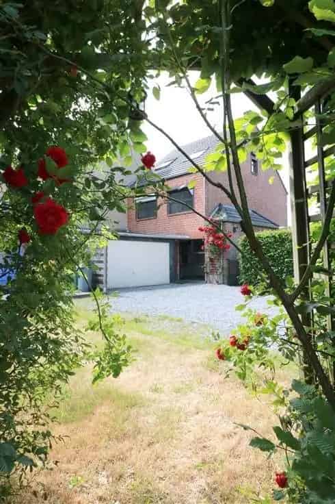 Huis Te Koop 4 slaapkamers Grote Woonkeuken Mooie Tuin