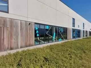 Handelspand te Huur Kortrijk 276m² Kantoor Showroom
