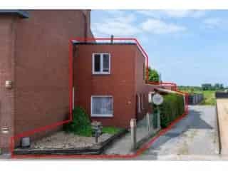Bungalow te renoveren met garage Zele