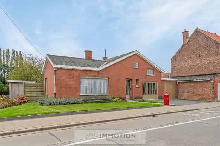 Gelijkvloerse woning 3 slaapkamers 2 garages Rollegem