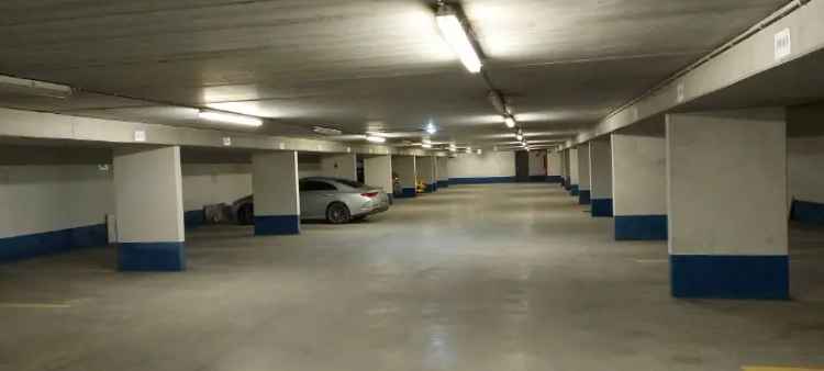 PARKEERPLAATS ONDER DE ESPLANADE