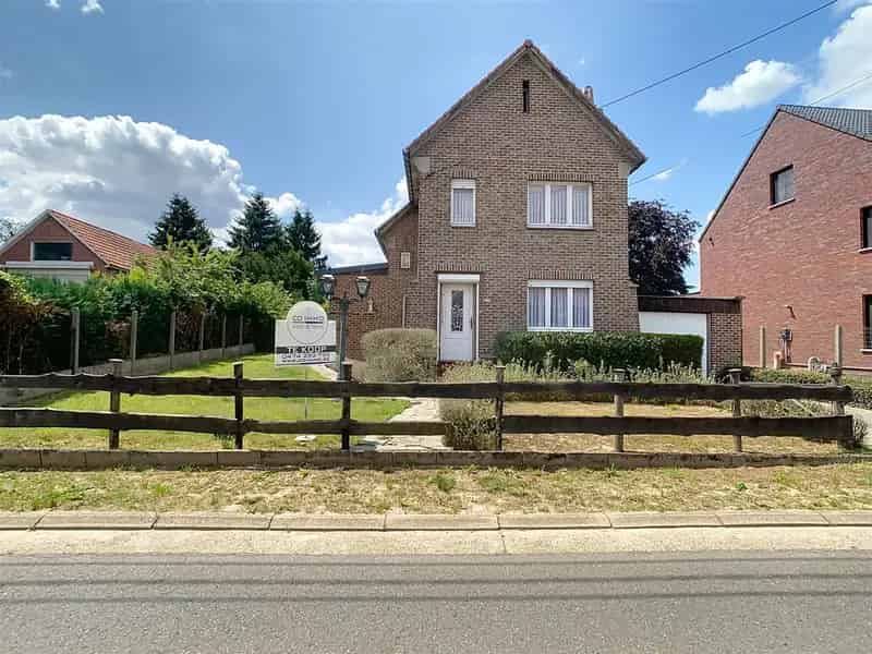Op te frissen woning 4 slaapkamers tuin garage 10 are