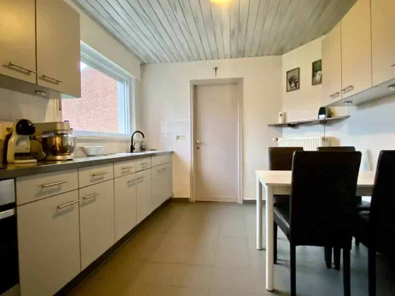 Betonnen woning met mogelijkheden