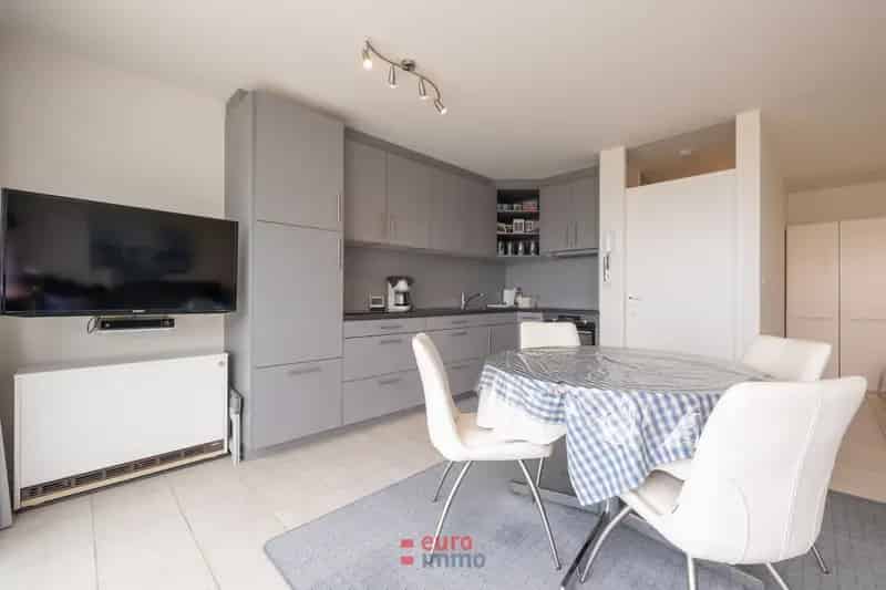 Studio te Koop Nieuwpoort: Panoramisch Uitzicht en Ruim Terras