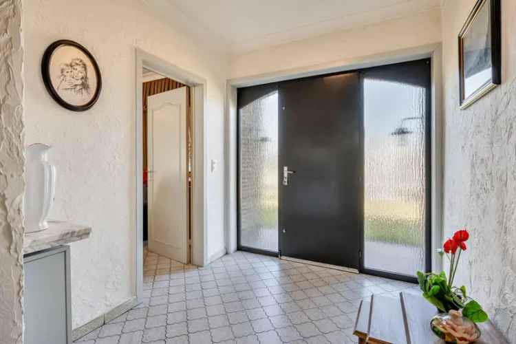 Ruime Bungalow Grote Tuin Veel Potentieel