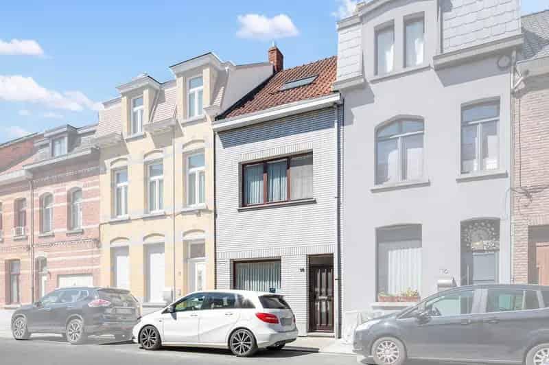 Huis te koop Sint-Niklaas: 3 slaapkamers, tuin, op te knappen