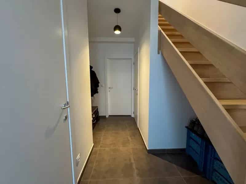 Halfopen Woning 3 Slaapkamers Carport Tuin