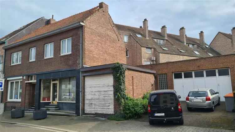 Te renoveren duowoonst met grote garage