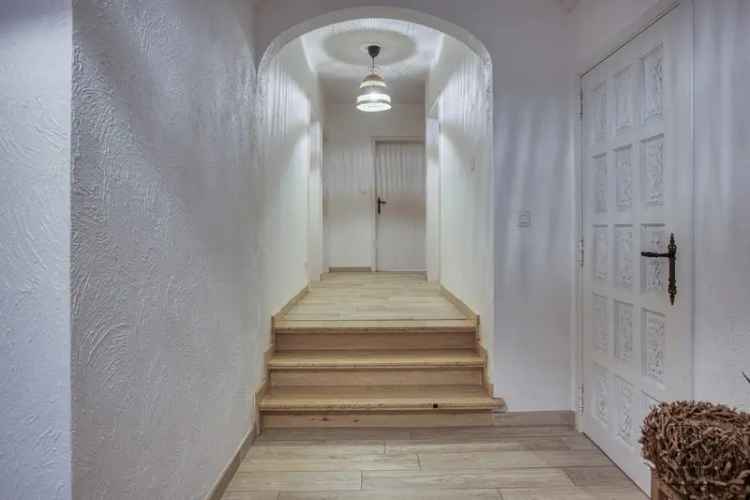 Instapklare woning 5 slaapkamers 221m² te Malle