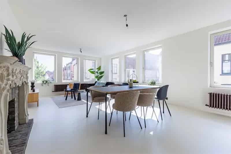 Te Koop Brugge: Ruime Hoekwoning 3 Slaapkamers 2 Garages