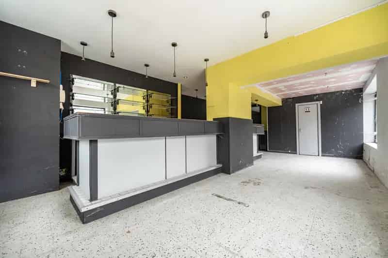 Huis te Huur Oupeye: Handelsruimte en Woonhuis
