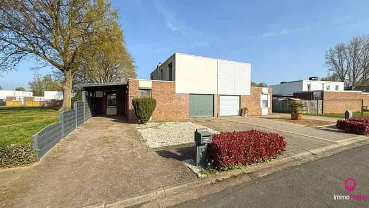 Huis Te Koop Heusden-Zolder: 3 slaapkamers, garage en carport