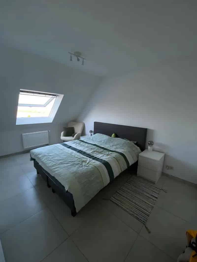 Duplex Appartement te Koop Nabij Winkels en Scholen