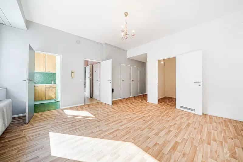 Studio te renoveren Ixelles Kasteleinplein