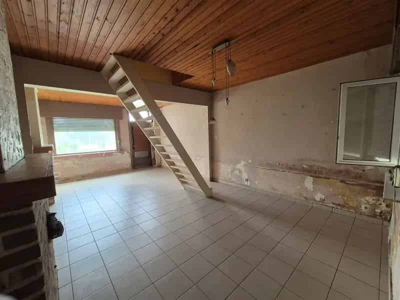 Huis te huur Oostakker: te renoveren halfopen bebouwing met paardenstal