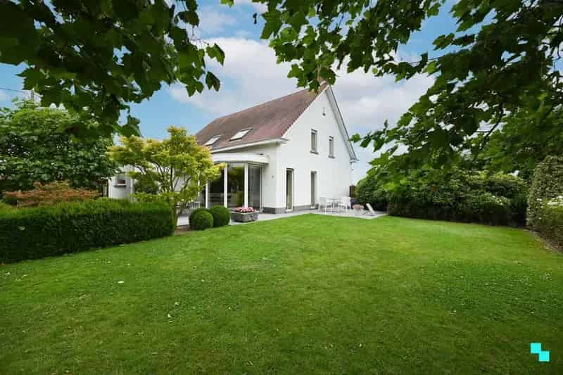 Landelijke woning met loods te Lendelede