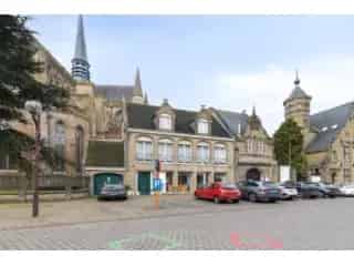 Handelspand met Woonst te Koop in Centrum Veurne