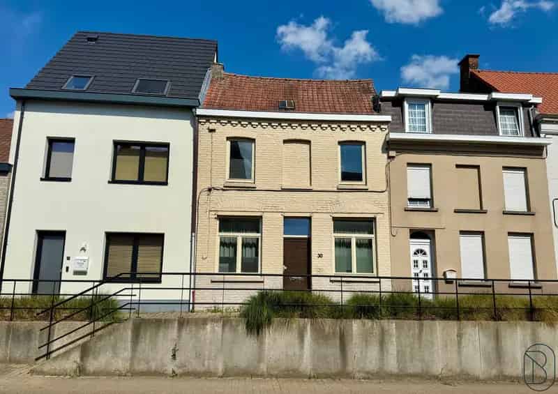 Te renoveren woning nabij station 2 slaapkamers