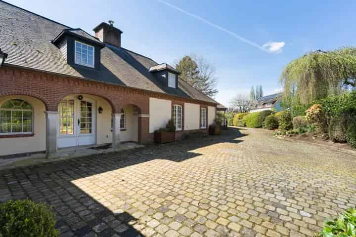 Luxe Villa met Apart Appartement 5 slaapkamers Grote Tuin