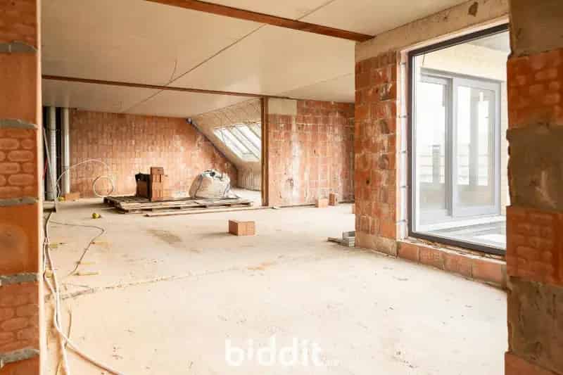 Casco Duplexappartement met 2 Bergingen en Garage