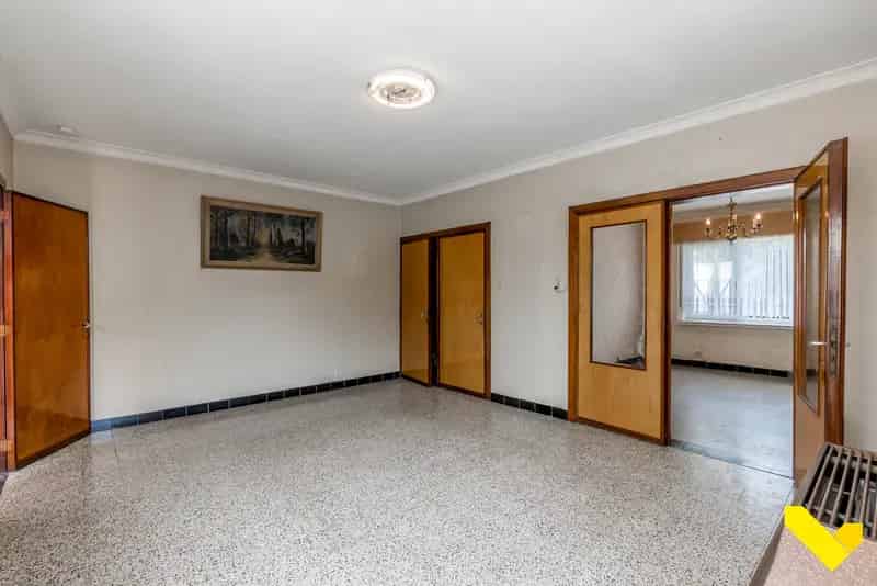 Huis te koop: Te renoveren woning met veel potentieel