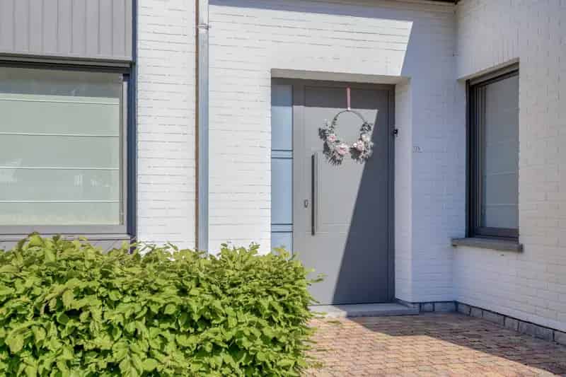 Huis te koop: Instapklare woning met loods en kantoor