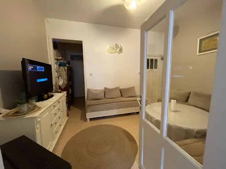 Appartementsblok Te Koop 5 Units Nabij EU