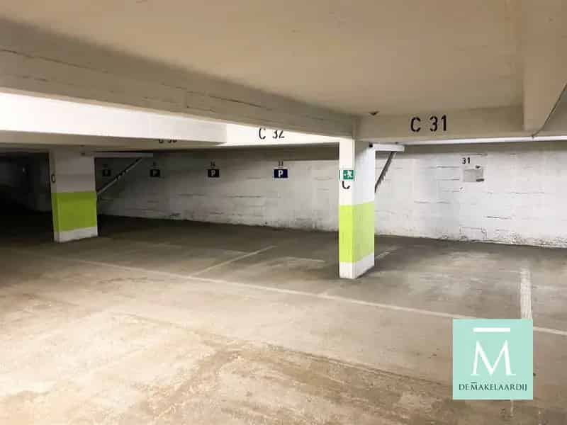 4 Autostaanplaatsen te Koop Nabij Louizalaan Brussel