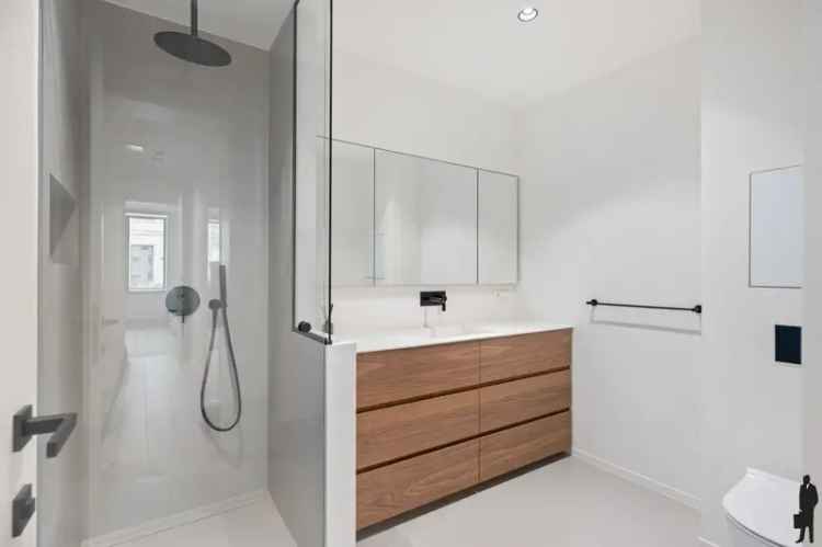 Huis te huur Antwerpen Zuid: Luxe herenwoning met dakterras en lift