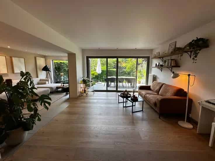 Ruime gezinswoning met tuin te koop