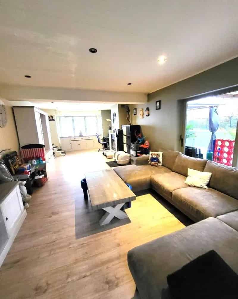 Luxe Villa met Leeuwenbrullen in de Tuin