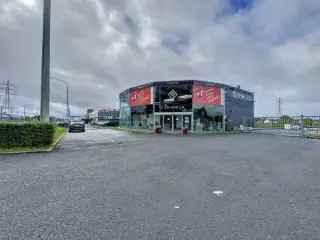 Handelspand te Huur Ramegnies-Chin 800m² Showroom Magazijn Parking