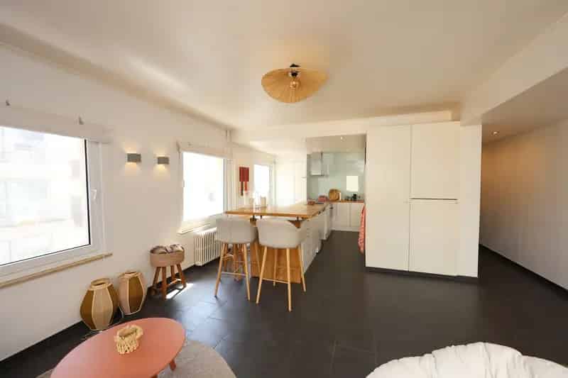 Appartement te koop Zeedijk: gerenoveerd 1 slaapkamer appartement